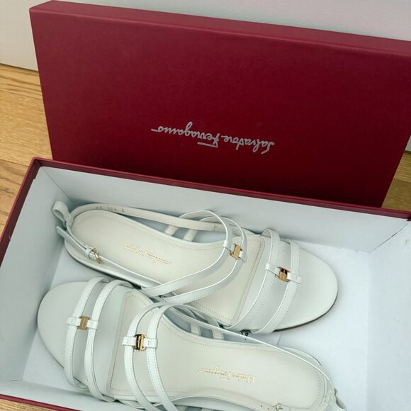 NWT Salvatore Ferragamo Cage Flat Sandals White Leather Strappy Open Toe Sz 10.5 - Picture 3 of 8